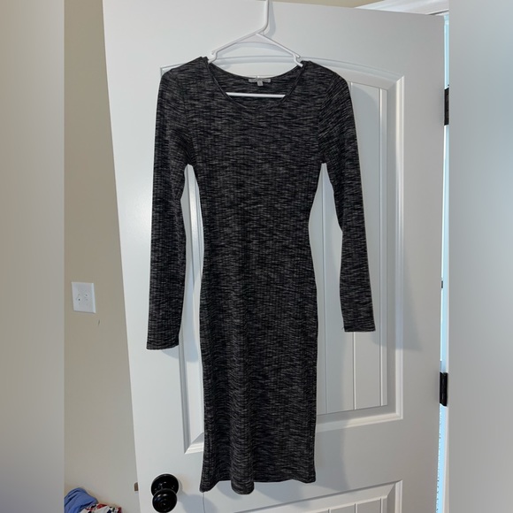 Dresses & Skirts - Open back dress